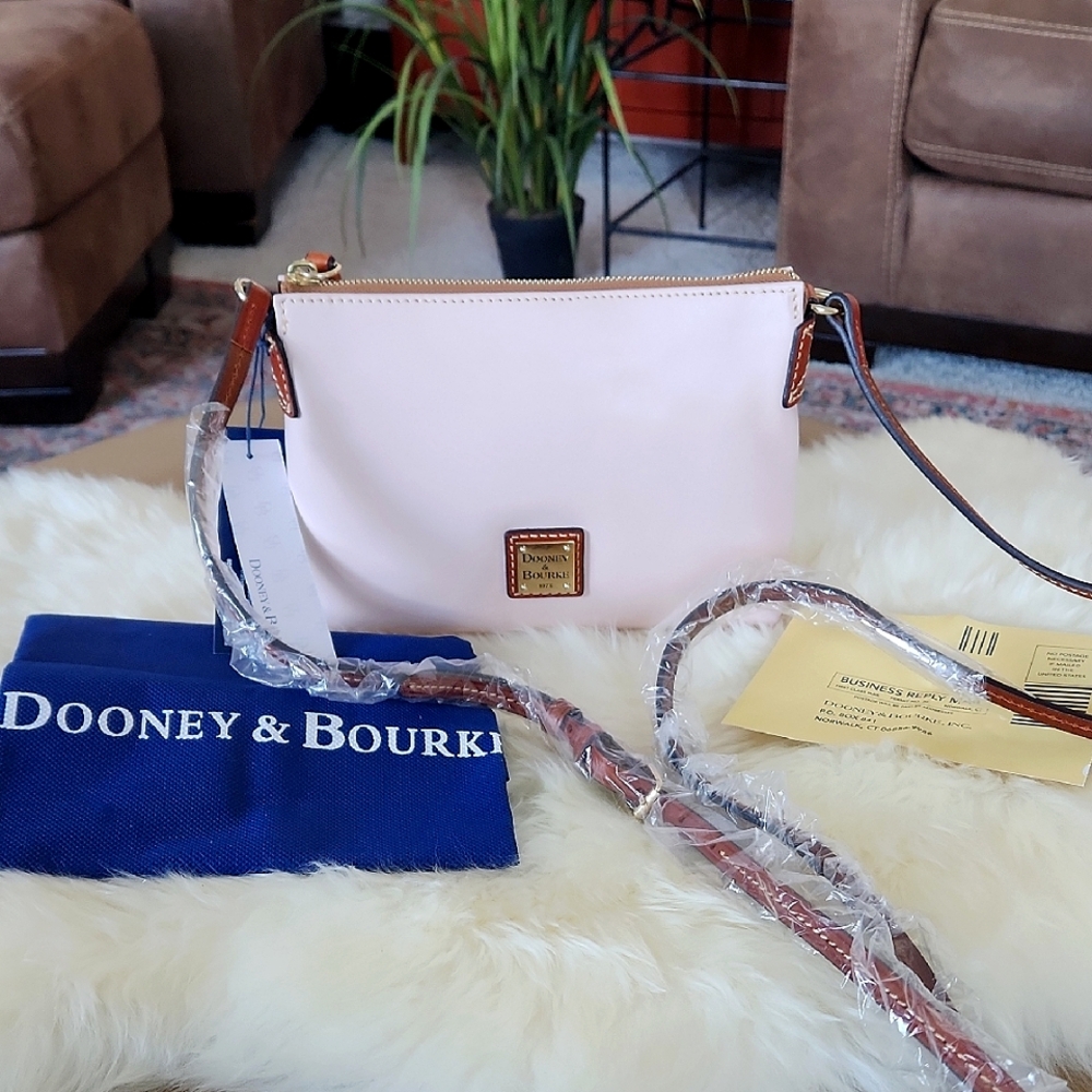 NWT Dooney & Bourke Soft Pink Blush Leather Pouchette Crossbody Bag 🩷🎁🤎